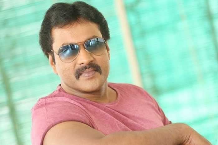 sunil,comedian,no movies,trivikram srinivas,hero and comedian sunil  సునీల్ అటు, ఇటు కాకుండా పోతున్నాడుగా!!