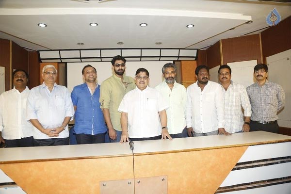 bahubali,rajamouli,rana,allu aravind,sivarama krishna  పైరసీను ప్రోత్సహించొద్దు..!