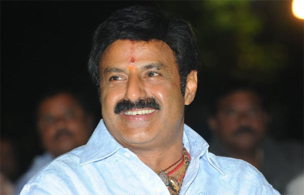 balakrishna,100th film,paruchuri ravindhra,historical story  బాలయ్య కోసం కొత్త దర్శకుడి ప్రయత్నాలు..! 