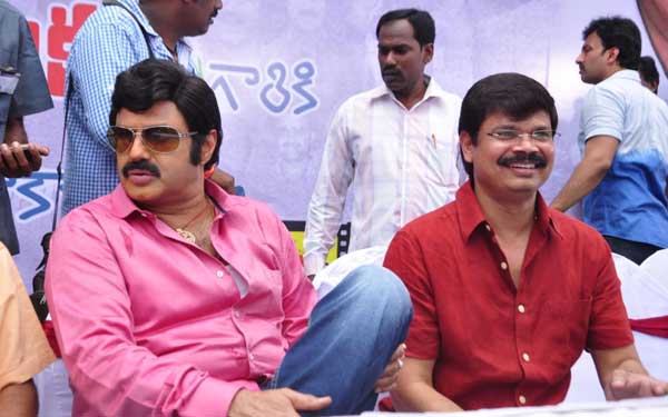 balakrishna,boyapati srinu,mokshagnya  ఒకటి పోతే ఇంకోటి ఇస్తాడు బాలయ్య!