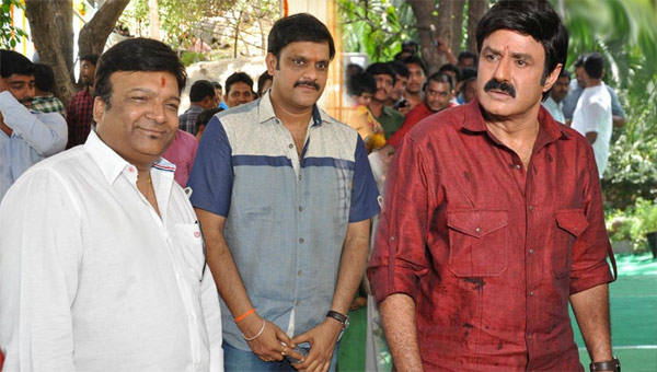 balakrishna,dictator,sriwaas,kona venkat,kona venkat problem to dictator business  ‘డిక్టేటర్’ను కూడా భయపెడుతున్నాడు! 