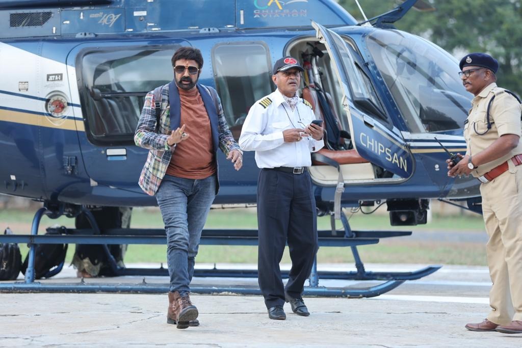 balakrishna,helicopter,emergency landing,ongole,veera simha reddy,pre release event,  బాలయ్య హెలికాప్టర్‌ ఎమర్జెన్సీ ల్యాండింగ్‌