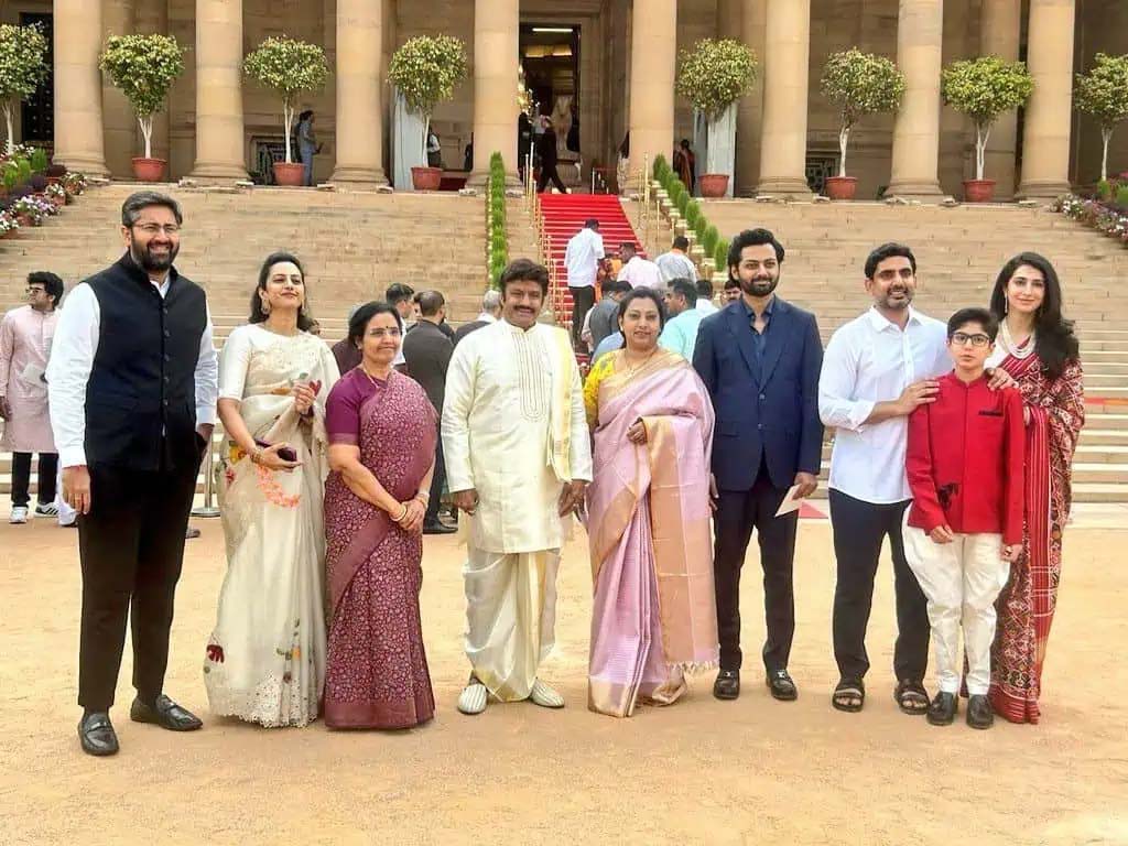 balakrishna  ఫ్యామిలీతో కలిసి పద్మభూషణుడిగా బాలయ్య 