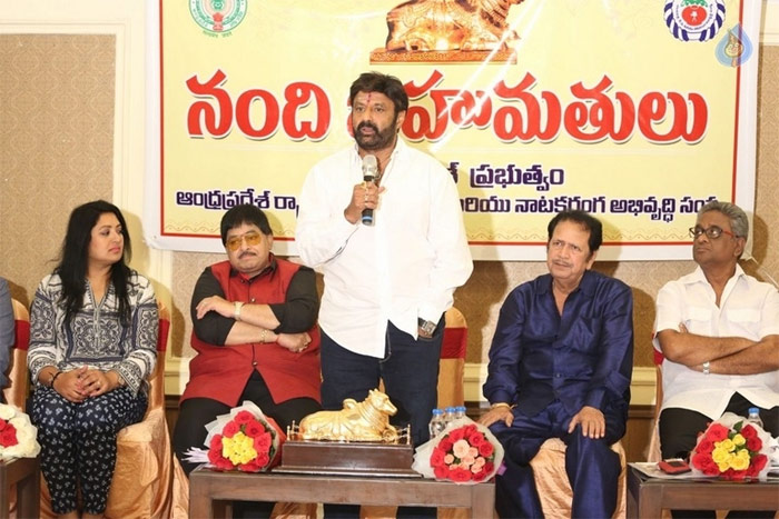 balakrishna,nandi awards committees,andhra paresh,telangana,two eyes  బాలయ్య చెప్పాడు...టాలీవుడ్ కి రెండు కళ్ళని..!!