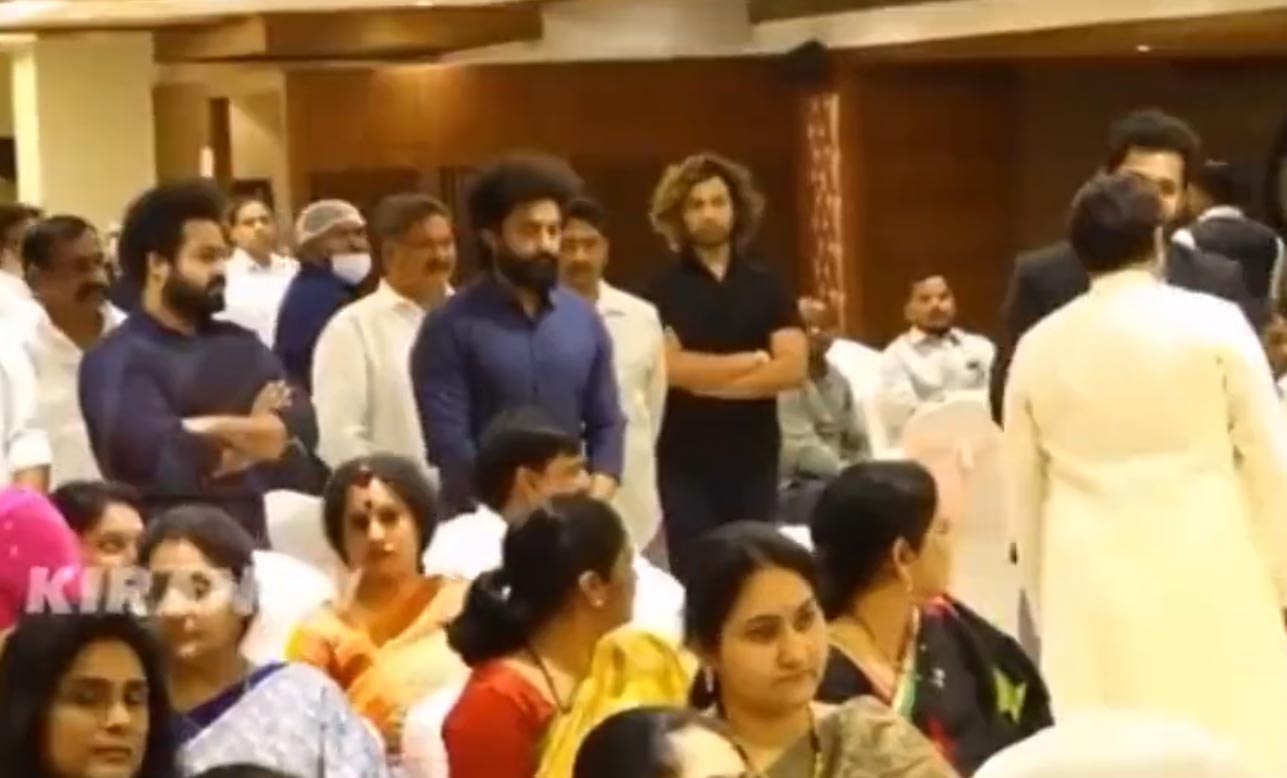 balayya,jr ntr  బాలయ్య: తారకరత్నతో అలా-ఎన్టీఆర్ తో ఇలా 