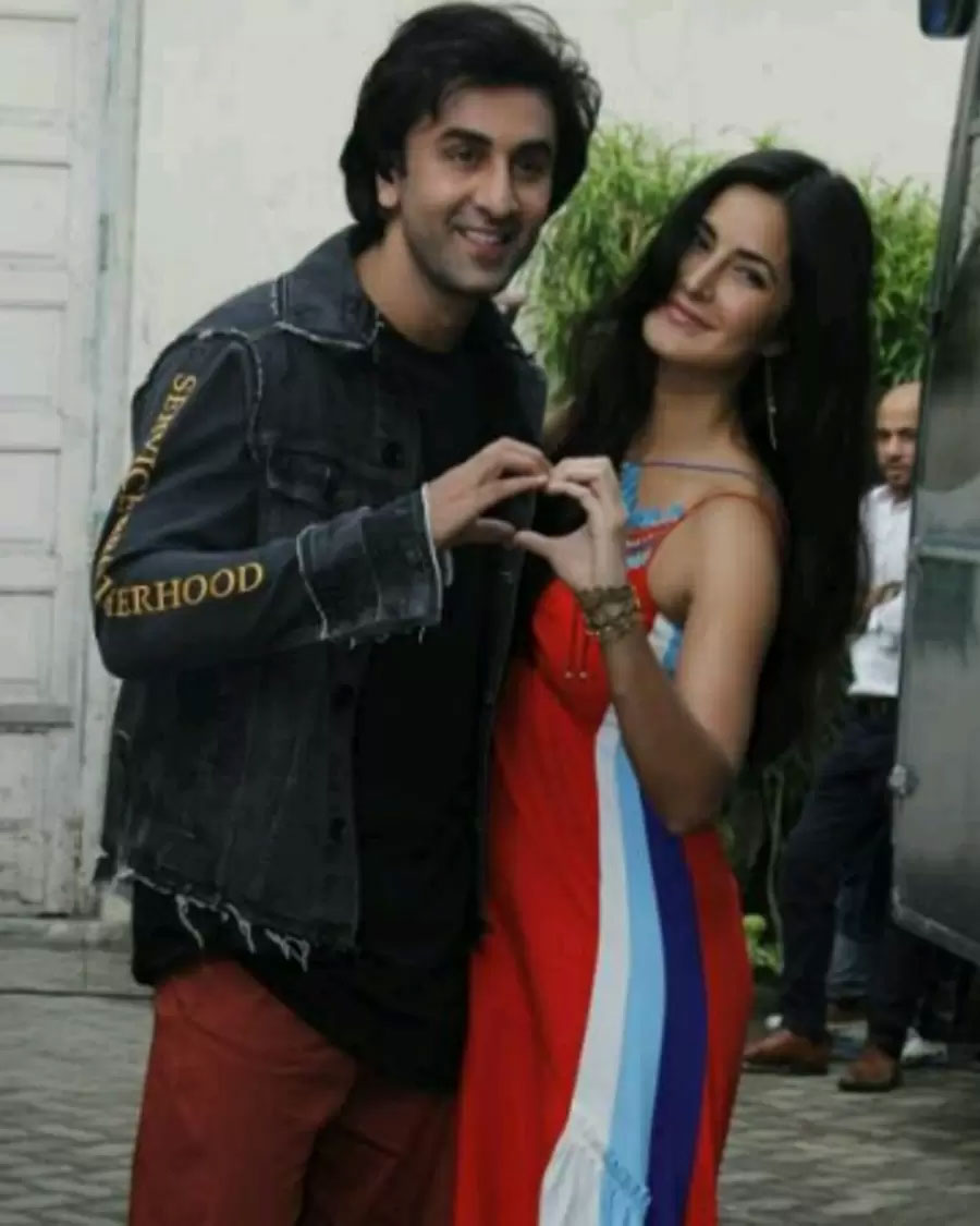 ranbir  స్టార్ క‌పుల్స్ ప్ర‌యివేట్ ఫోటో లీక్స్ వెన‌క‌
