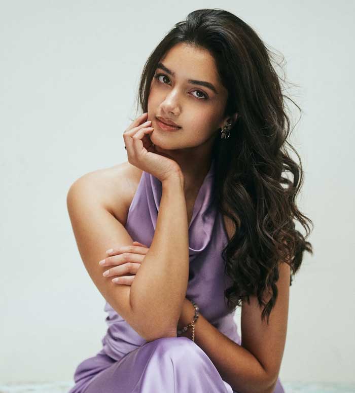 bhagyashri borse  మెరుస్తున్న భాగ్యశ్రీ బోర్సే