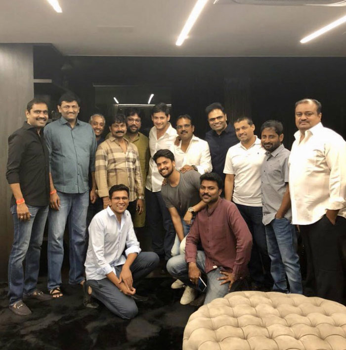 mahesh babu,bharat ane nenu,team,party mood  భరత్ టీం పార్టీ చేసుకుంటున్నారు..!