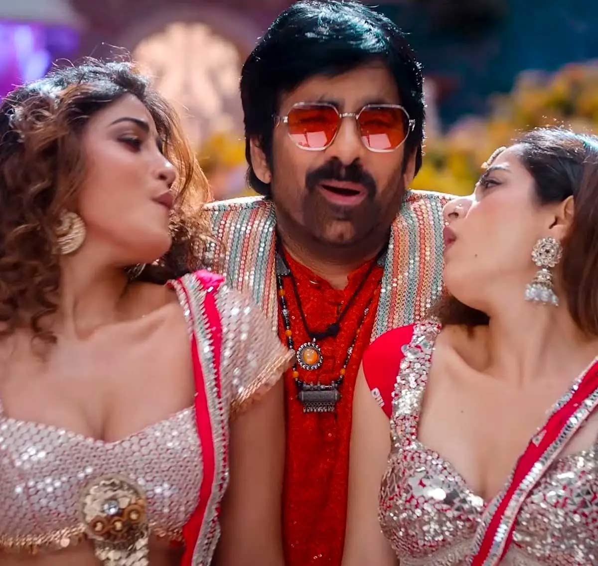 ravi teja  రవితేజ ని హీరోయిన్స్ గ్లామర్ కాపాడుతుందా 