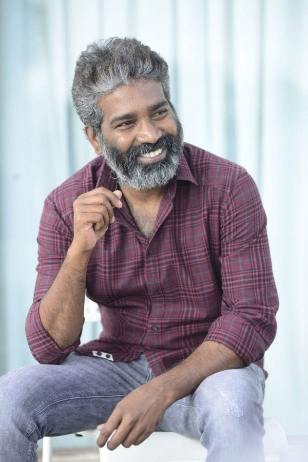 bhartha mahasayulaku wignyapthi  BMW అవుట్ అండ్ అవుట్ ఎంటర్టైనర్