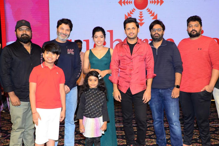 bheeshma movie,pre release event,trivikram srinivas,nithiin,rashmika,bheeshma  ‘భీష్మ’ గ్యారంటీ హిట్: త్రివిక్రమ్