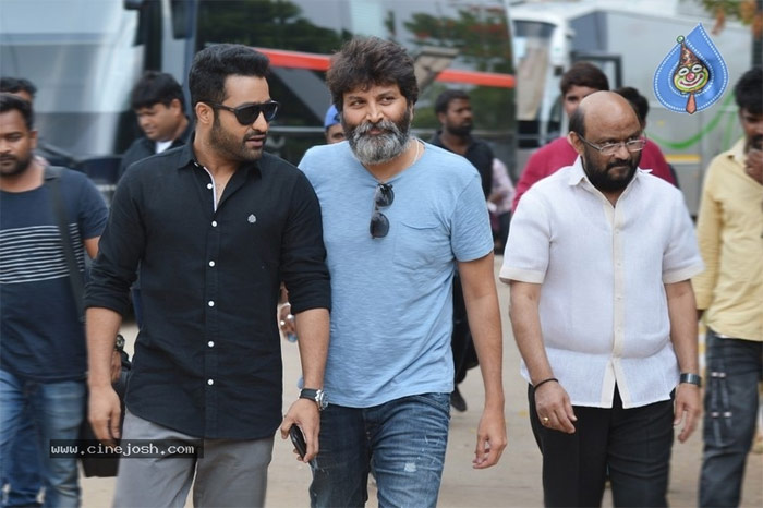 trivikram srinivas,aravinda sametha,promotions,agnathavasi  త్రివిక్రమ్ కూడా అతీతుడు కాదు.. అర్ధమైందా?