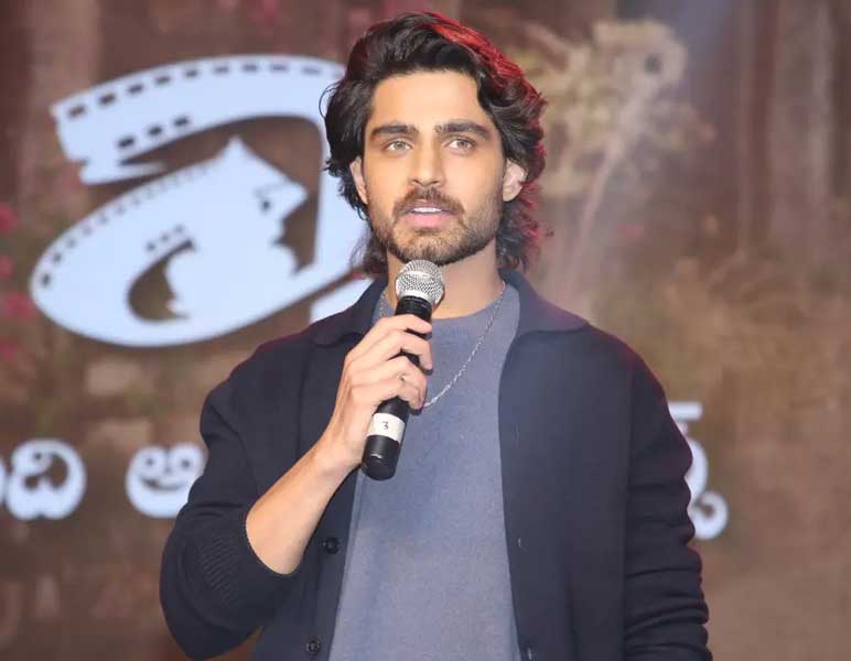 roshan  త‌న‌యుడి కోసం రంగంలోకి బ‌డా బాబులు