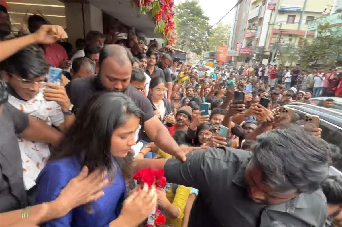 tanuja  ఇదిరా తనూజ క్రేజు   