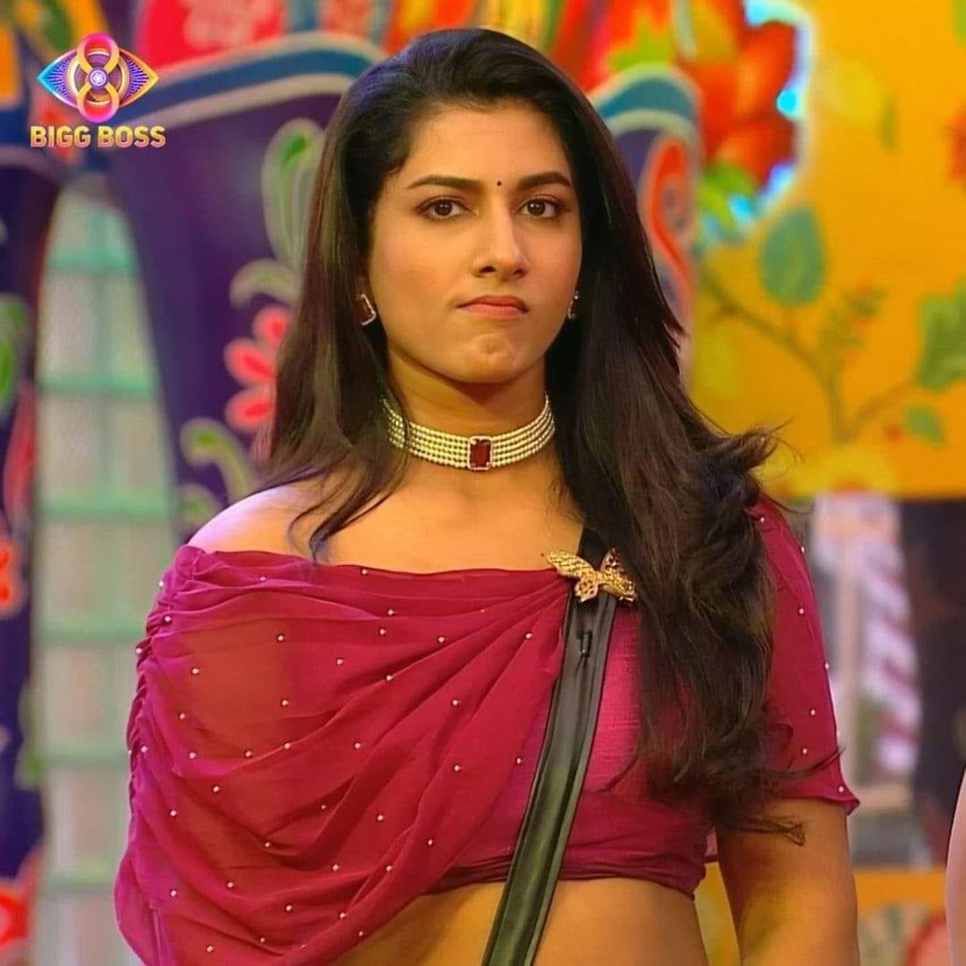   బిగ్ బాస్ - ఫస్ట్ ఆమెను ఎలిమినేట్ చేయండి