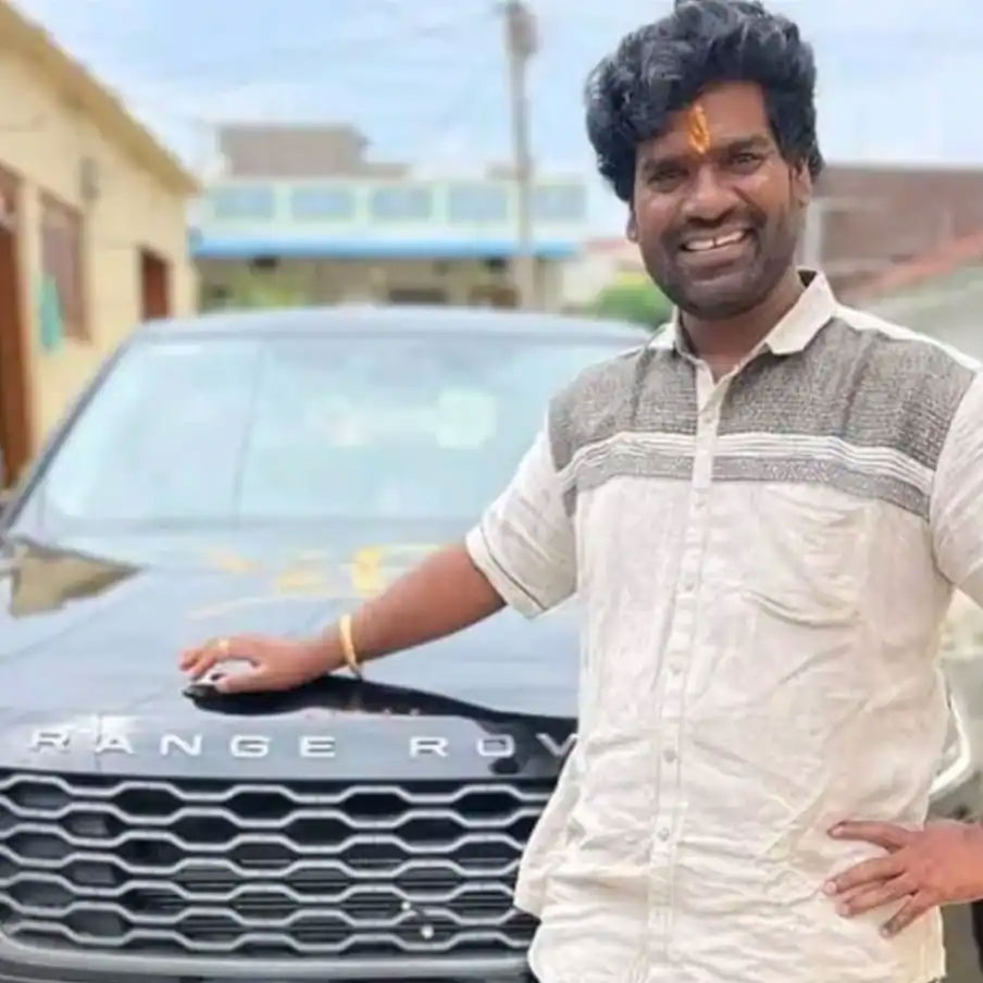 anchor bithiri sathi,range rover car  బిత్తిరి సత్తి రేంజ్ అదే..