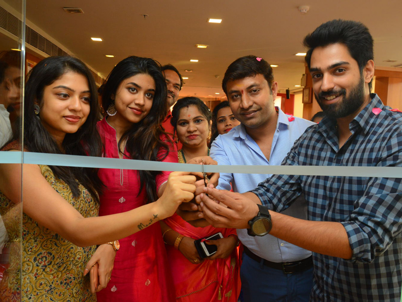 blush spa & salon launch,choosi chudangane movie team,choosi chudangane movie team blush spa and salon launch,choosi chudangane movie,blush spa & salon  సెలూన్ అండ్ స్పా ప్రారంభంకు సినీతారలు!