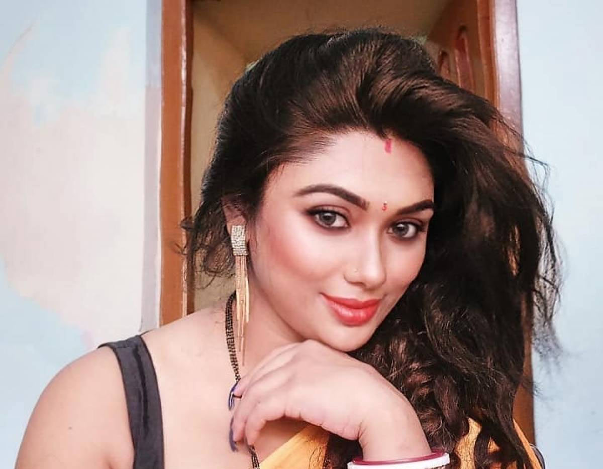 model,actress,nandita dutta arrest,mumbai police,raj kundra case,blue films  బాలీవుడ్ లో మరో నటి అరెస్ట్ 