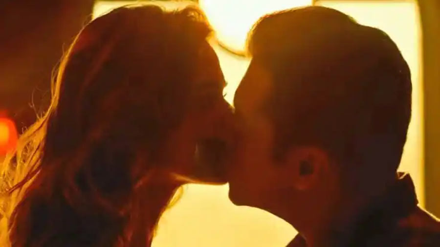 salman khan,disha patani,radhe movie,kiss tape par hai  దిశాకి ముద్దు పెట్టలేదంటున్న బాలీవుడ్ హీరో