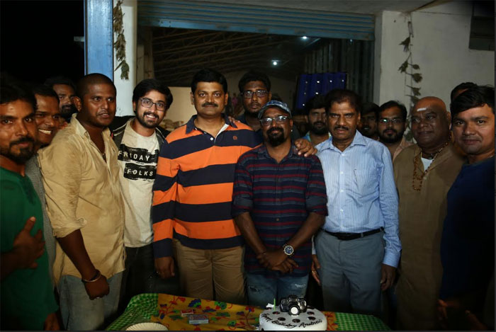 orey bujjigaa,team,celebrates,andrew,birthday,sets  ‘ఒరేయ్‌ బుజ్జిగా’ సెట్‌లో సందడే సందడి