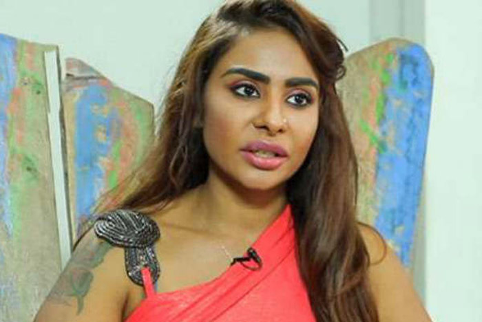 pawan kalyan,sri reddy,case,pawan kalyan fans,hyper aadhi  శ్రీ రెడ్డి వ్యవహారం ముగిసినట్లేనా..! 