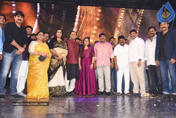 cine mahotsavam event,celebrities,chiranjeevi,mahesh babu,tollywood,heroines  వావ్.. అనేలా తెలుగు సినీ రథసారధుల ఫంక్షన్
