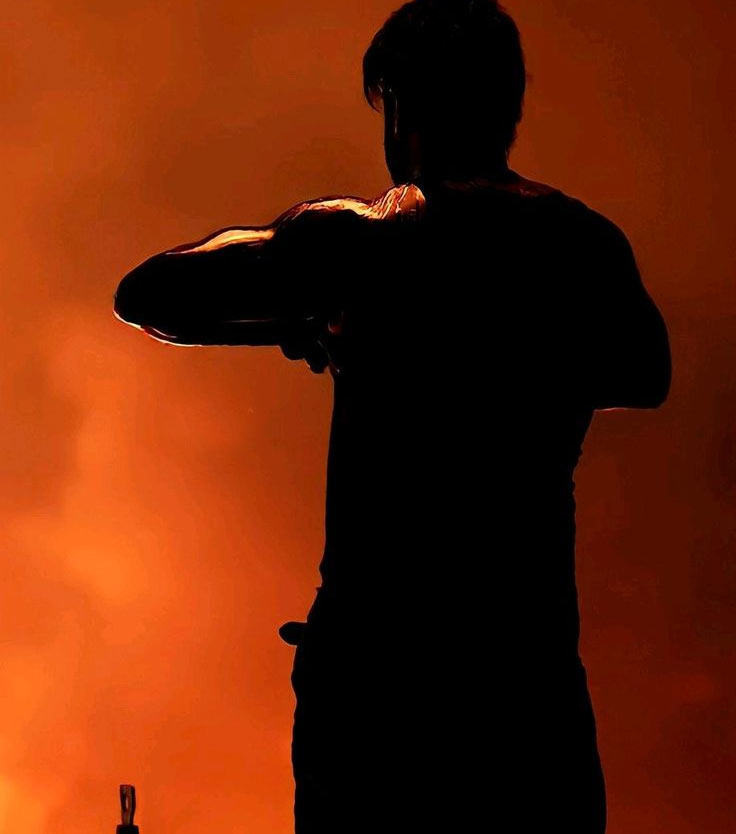 celebrity  సెల‌బ్రిటీ స్టైలిష్ట్ విదేశాల‌కు వెళ్ల‌కుండా లుకౌట్!