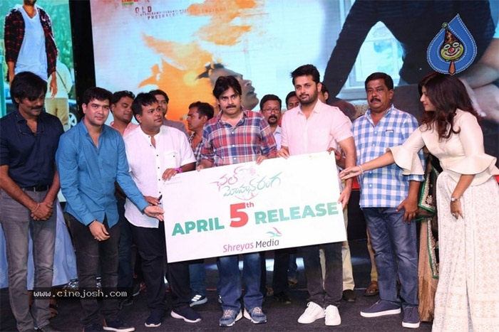 chal mohan ranga,pawan kalyan,nithiin,pre release event,dil raju,megha akash  పవన్ కు.. ఫ్యాన్స్ తరుపున నితిన్ రిక్వెస్ట్!