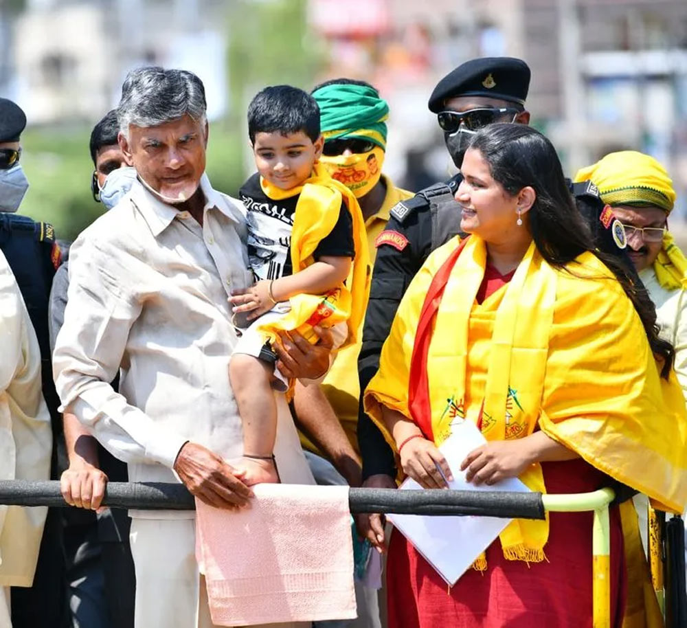 chandrababu,ycp,vijayawada road show,kesineni nani,kesineni swetha,chandrababu fires on ycp minister,peddireddy ramachandra reddy,kodali nani  బాబుకి మండింది.. వైసీపీకి మూడింది