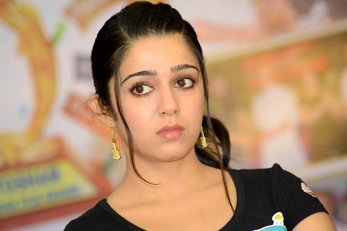 charmi,tollywood drugs scandal,drugs,heroine charmee  డ్రగ్స్ కేసులో ఛార్మి రూటు మార్చింది..!