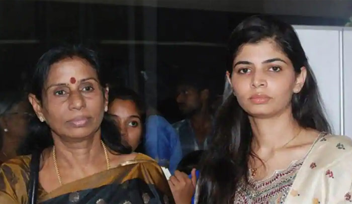 chinmayi,metoo,media,chinmayi mother,irritation,kollywood media  ‘ఇల్లు కాలి ఒకడేడుస్తుంటే..’ అన్నట్లుగా ఉంది! 