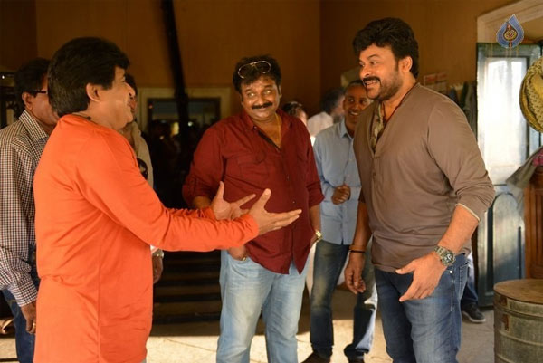 chiranjeevi,150th movie,chiru 150 film shooting starts,vv vinayak  మెగాస్టార్ 150వ చిత్రం సెట్టిక్కిందోచ్!