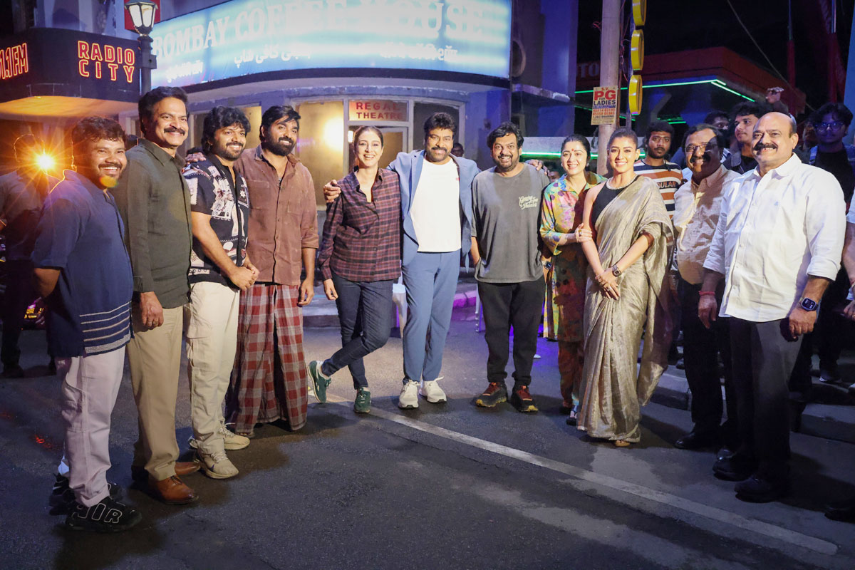chiranjeevi  టైటాన్స్‌ మీట్: చిరంజీవి తో పూరి-విజయ్ టీమ్స్