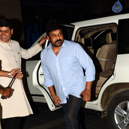 chiranjeevi,mega star,chiranjeevi birthday celebrations,media,mega fans,chiru insulted media and mega fans  ఫ్యాన్స్ ని, మీడియా ని అవమానించిన చిరు!!