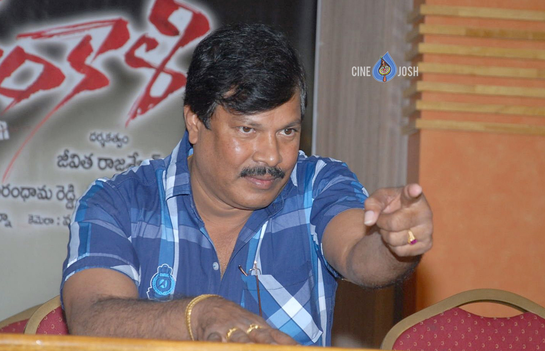 chiranjeevi,nagarjuna,lobbying,yeluru surender reddy,producers,ghmc elections,ghmc,ghmc elections,trs  చిరంజీవి, నాగార్జున లాబీయింగ్ చేసుకుని మాకు అన్యాయం చేశారు!