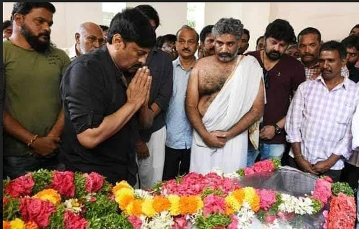 chiranjeevi,devadas kanakala,death,condolences,family  న‌ట‌ గురువు క‌న‌కాల‌కు చిరంజీవి నివాళి