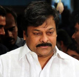 chiranjeevi,scs,pawan kalyan,andhra pradesh,congress,khaidi no 150  హోదా ఉద్యమం...చిరుకు సంకటం..!