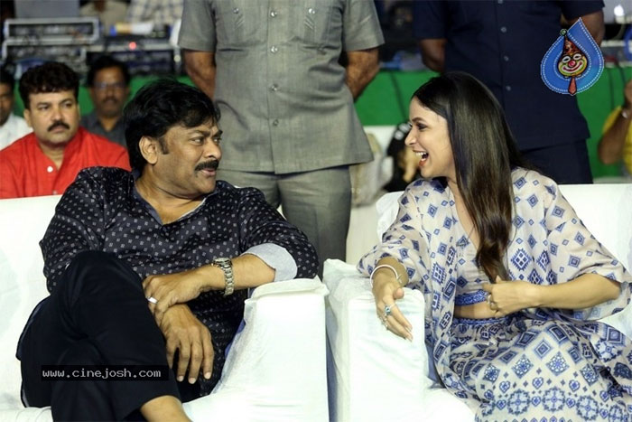 mega star chiranjeevi,lavanya tripathi,lavanya laugh,arjun suravaram,nikhil  లావణ్య.. నవ్వు, సొట్టబుగ్గలంటే నాకిష్టం : చిరు