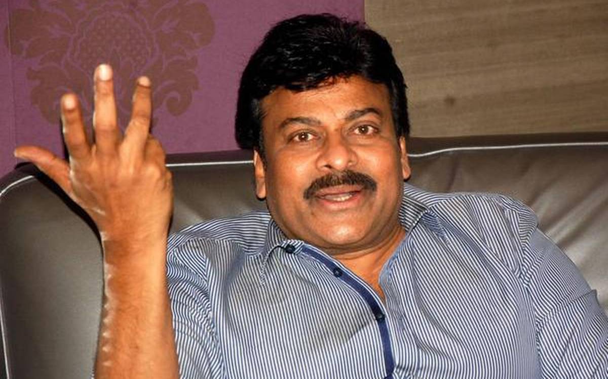 chiranjeevi,lucifer remake,vinayak,mohan raja  చిరు లూసిఫర్ లిస్ట్ లో మరో డైరెక్టర్?