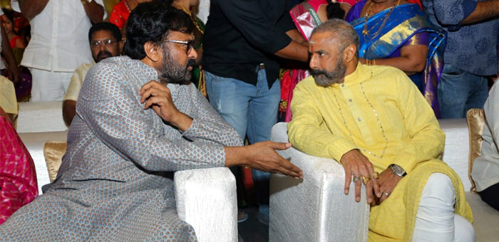 chiru and balayya,serious discussion,balakrishna,chiranjeevi  చిరు- బాలయ్య.. ఏంటీ సీరియస్ టాకింగ్!?