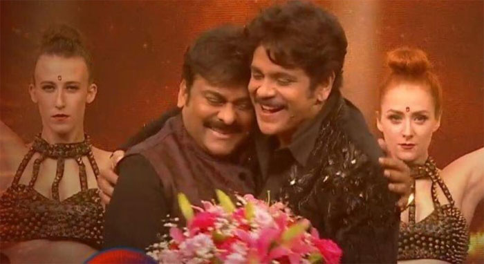 megastar chiranjeevi,nagarjuna,bigg boss,telugu,season 3,top rating,chiru  మెగాస్టార్ ఎంట్రీతో.. టాప్ లేచిపోయింది..!!