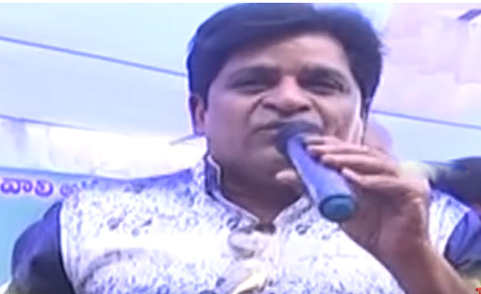 comedian ali,ysrcp leader,fires,divyavani,tdp  దివ్యవాణిపై మండిపడిన అలీ! 