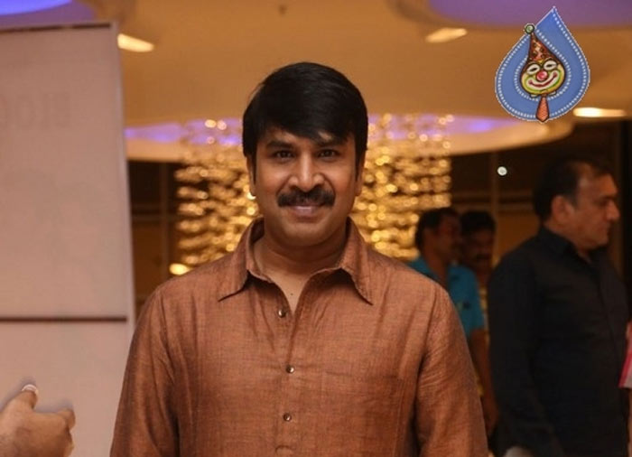 comedian srinivas reddy,ravi teja,raja the great,father,accident  రవితేజ నిజంగా చాలా గ్రేటప్ప..! 