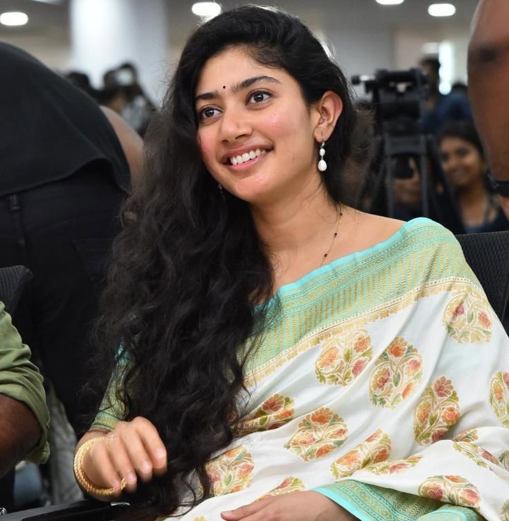 sai pallavi,police case,virata parvam movie,kashmir files  ఇప్పుడు కాదు అంటున్న సాయి పల్లవి