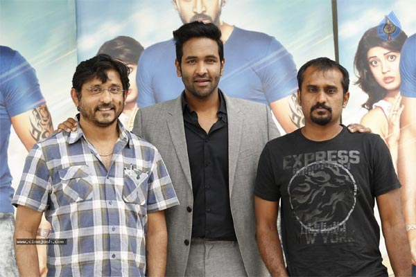 dynamite,manchu vishu,deva katta,bvs ravi,july release  బాహుబలి తరువాతే పేలుస్తామంటున్నారు!! 