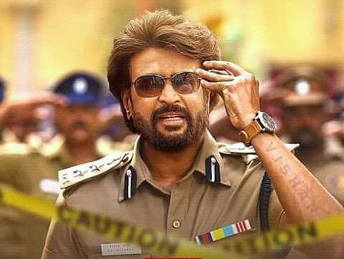 rajinikanth,fan,darbar,poster,social media  ఇతనెవరో మురుగదాస్‌ అబ్బలా ఉన్నాడు! 