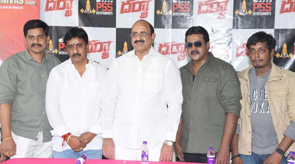 darja,darja movie,minister kaminey srinivas,saleem malik,suneel,anasuya  దర్జా టైటిల్ లుక్ పోస్టర్