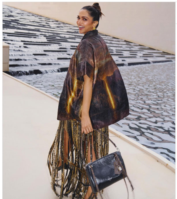 deepika padukone  మ్యారీడ్ బ్యూటీ స్ట‌న్నింగ్ లెద‌ర్ గౌన్
