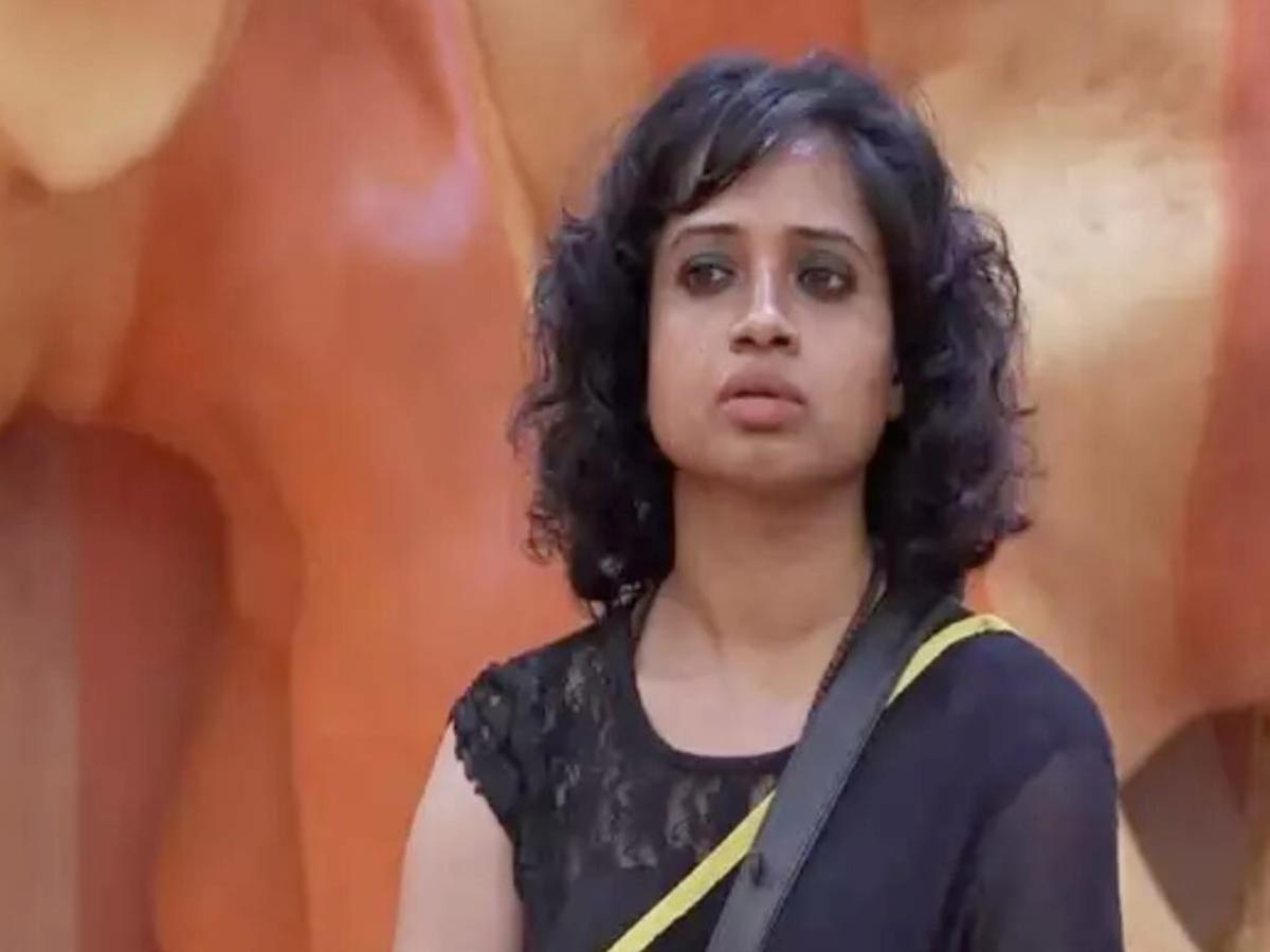 bigg boss,big mistake,devi nagavaali,elimination,nagarjuna  బిగ్‌బాస్: ఆమె ఎలిమినేషన్‌ సిల్లీ థింగ్‌..!