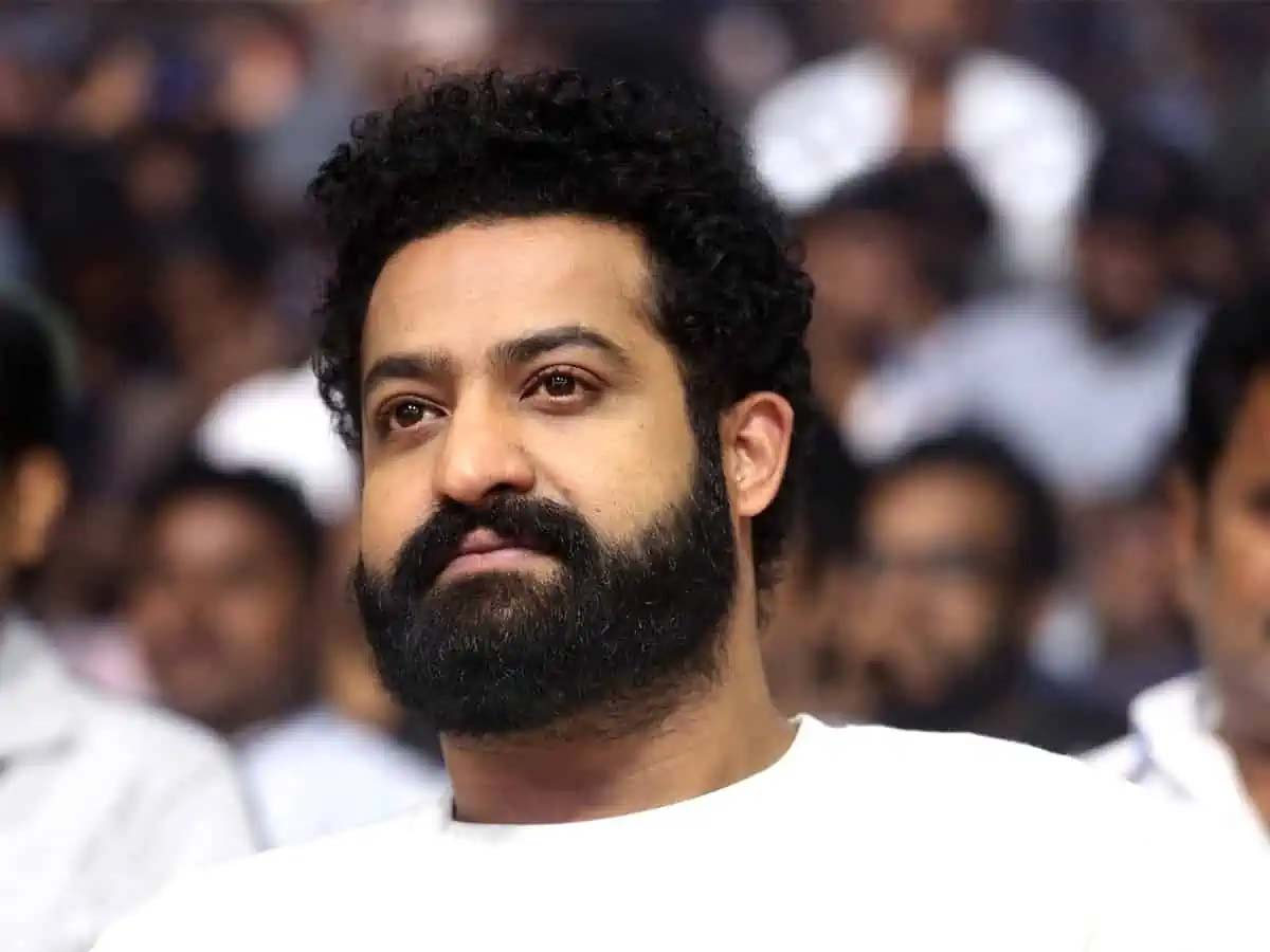 war 2  వార్ 2 ఒప్పుకుని ఎన్టీఆర్ తప్పు చేసారా 